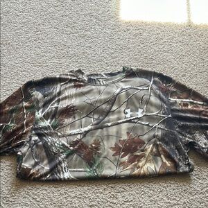 Mens small under armour tshirt